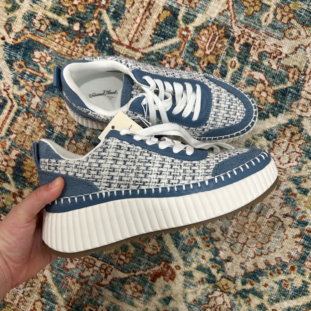 COPY - Universal Thread Sneaker
